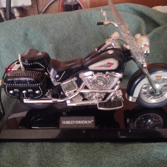 Harley Davidson phone - Picture 1 of 3
